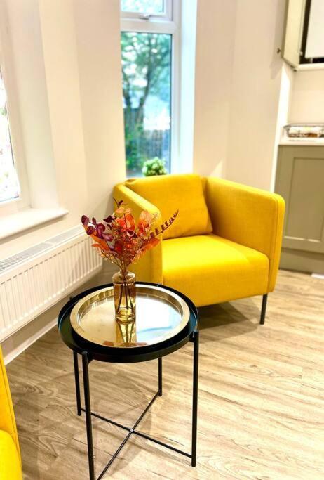 Brand New Apt - Beach Breeze Spacious 1-Bedroom Apartment With Parking - Sleeps 4 Ppl- Internet Bournemouth Zewnętrze zdjęcie