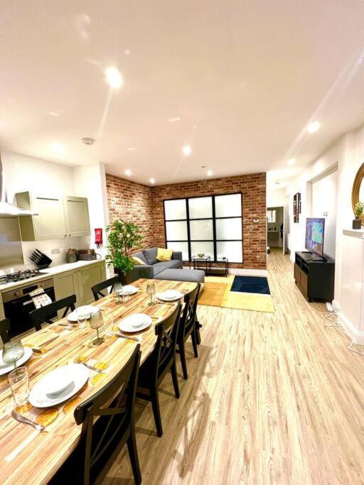 Brand New Apt - Beach Breeze Spacious 1-Bedroom Apartment With Parking - Sleeps 4 Ppl- Internet Bournemouth Zewnętrze zdjęcie