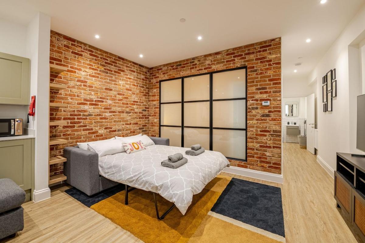 Brand New Apt - Beach Breeze Spacious 1-Bedroom Apartment With Parking - Sleeps 4 Ppl- Internet Bournemouth Zewnętrze zdjęcie