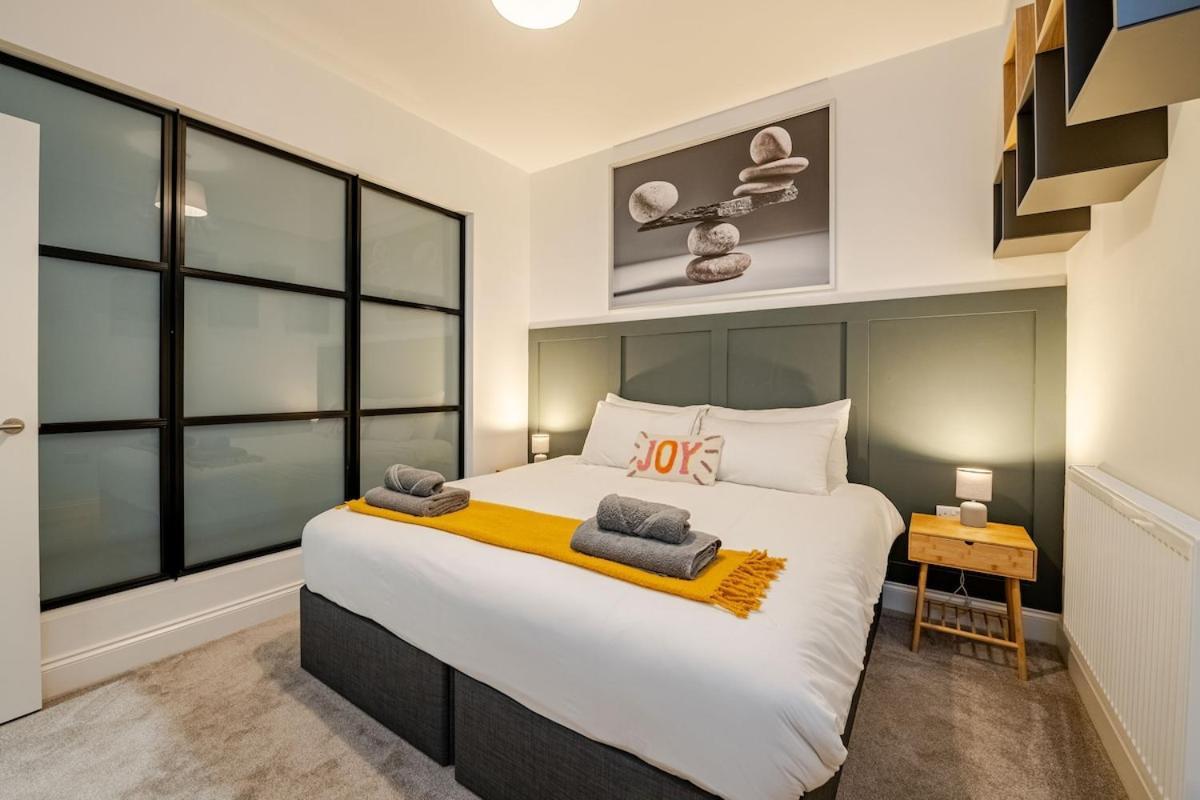Brand New Apt - Beach Breeze Spacious 1-Bedroom Apartment With Parking - Sleeps 4 Ppl- Internet Bournemouth Zewnętrze zdjęcie