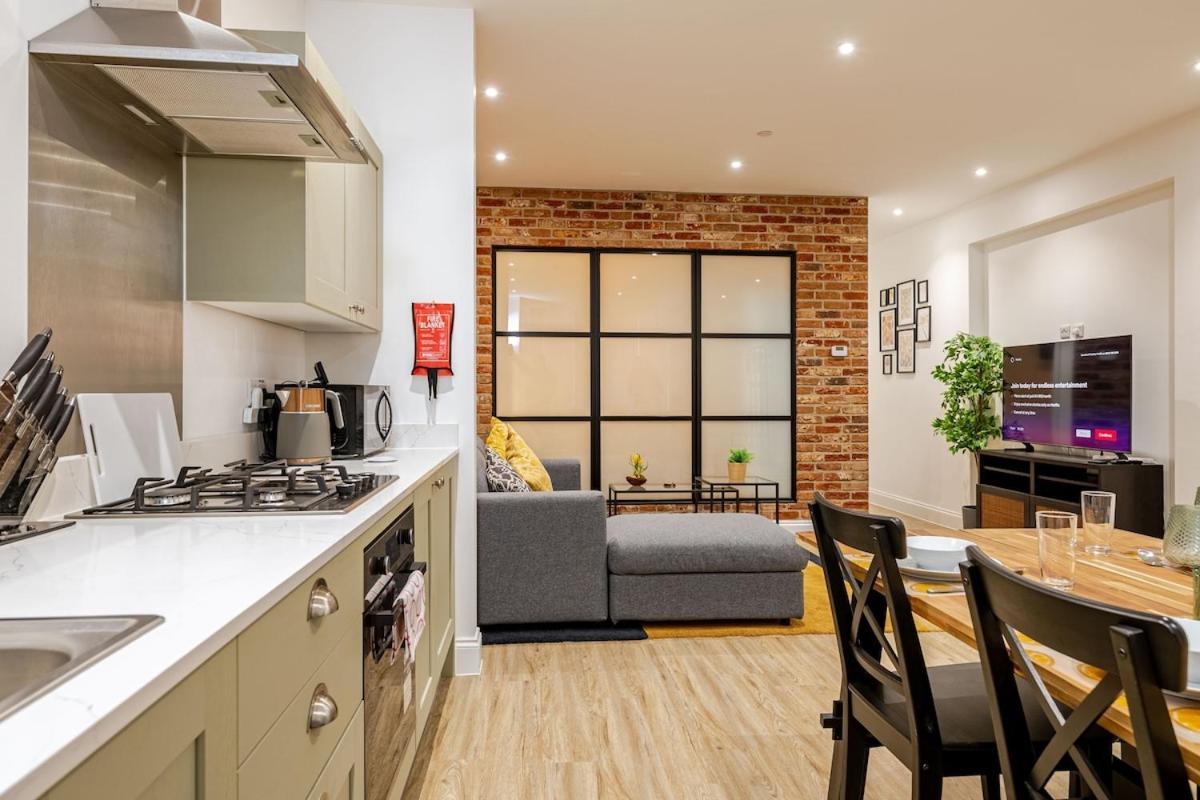 Brand New Apt - Beach Breeze Spacious 1-Bedroom Apartment With Parking - Sleeps 4 Ppl- Internet Bournemouth Zewnętrze zdjęcie