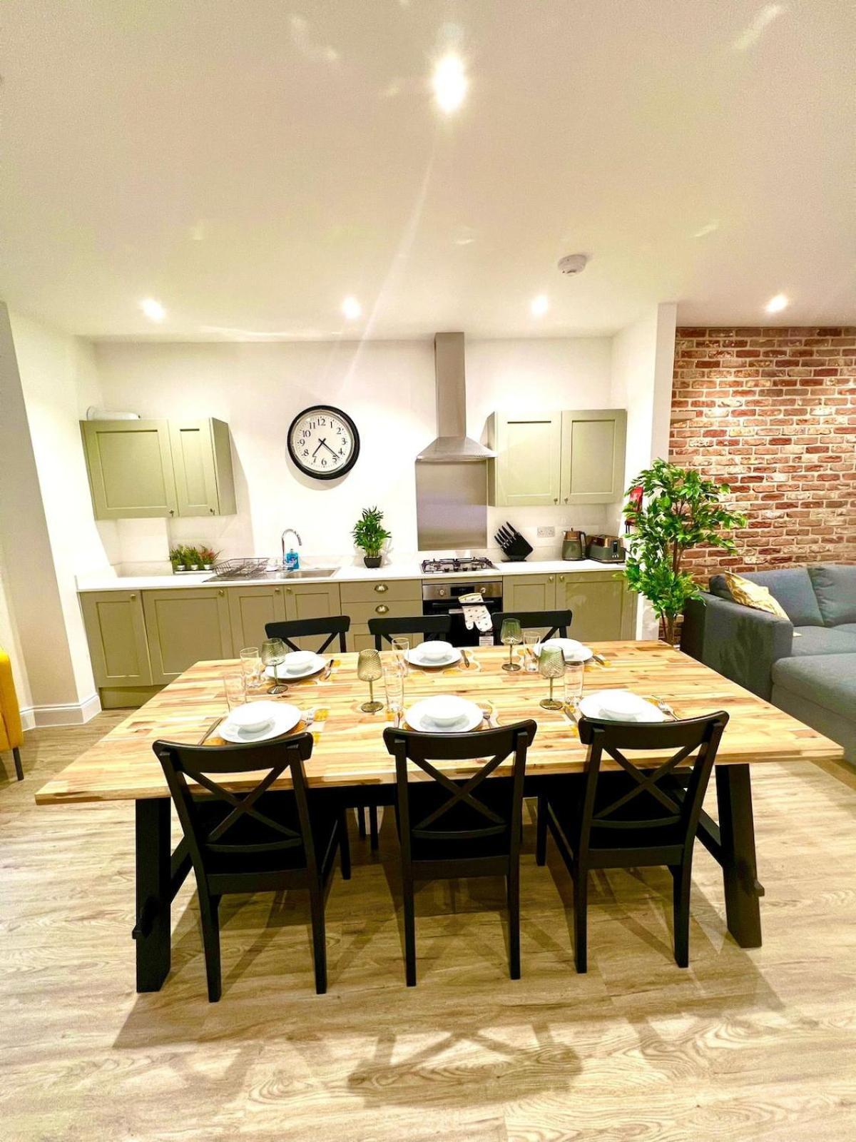 Brand New Apt - Beach Breeze Spacious 1-Bedroom Apartment With Parking - Sleeps 4 Ppl- Internet Bournemouth Zewnętrze zdjęcie